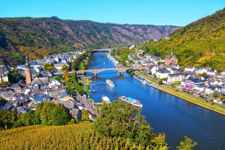 Sommerakademie Assistenz an der Mosel für Ihr Team: Blick auf Cochem und die Weinberge